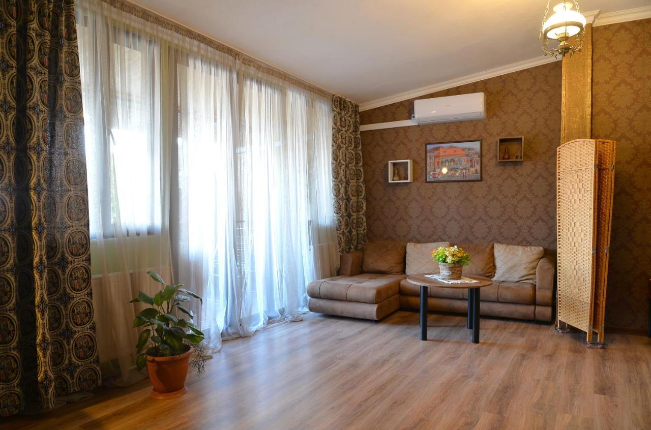 Natia'S Apartment On Dadiani St. Tbilisi Ngoại thất bức ảnh
