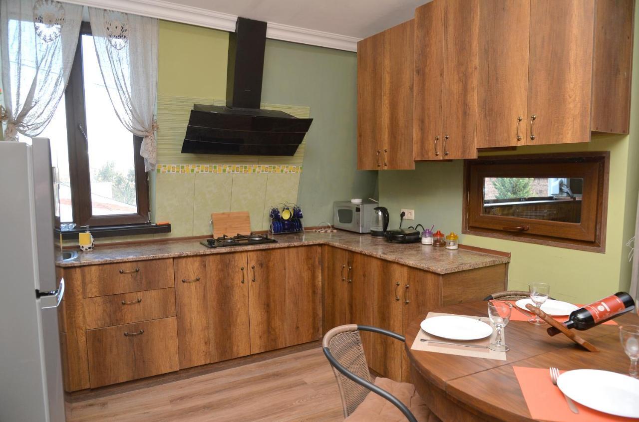 Natia'S Apartment On Dadiani St. Tbilisi Ngoại thất bức ảnh