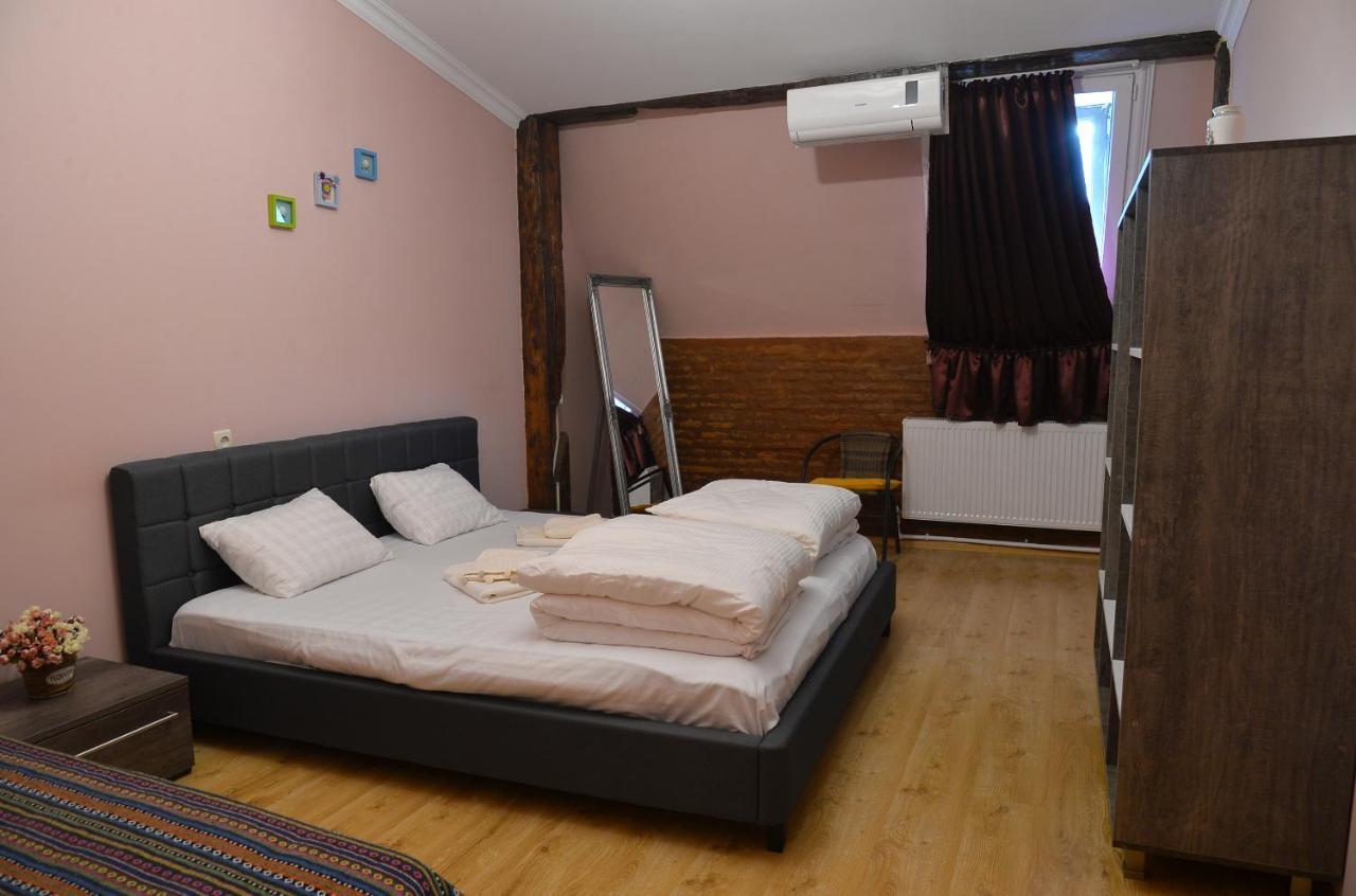 Natia'S Apartment On Dadiani St. Tbilisi Ngoại thất bức ảnh