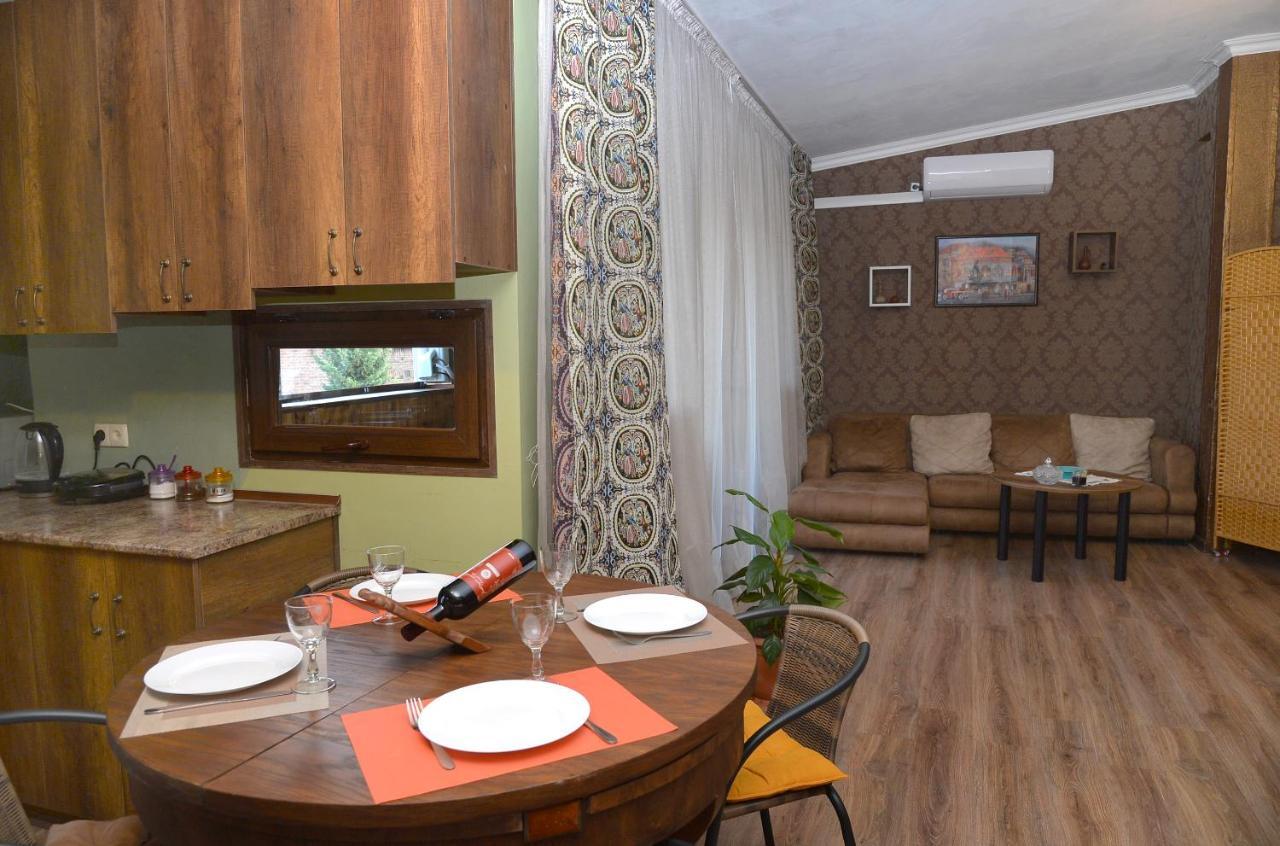 Natia'S Apartment On Dadiani St. Tbilisi Ngoại thất bức ảnh