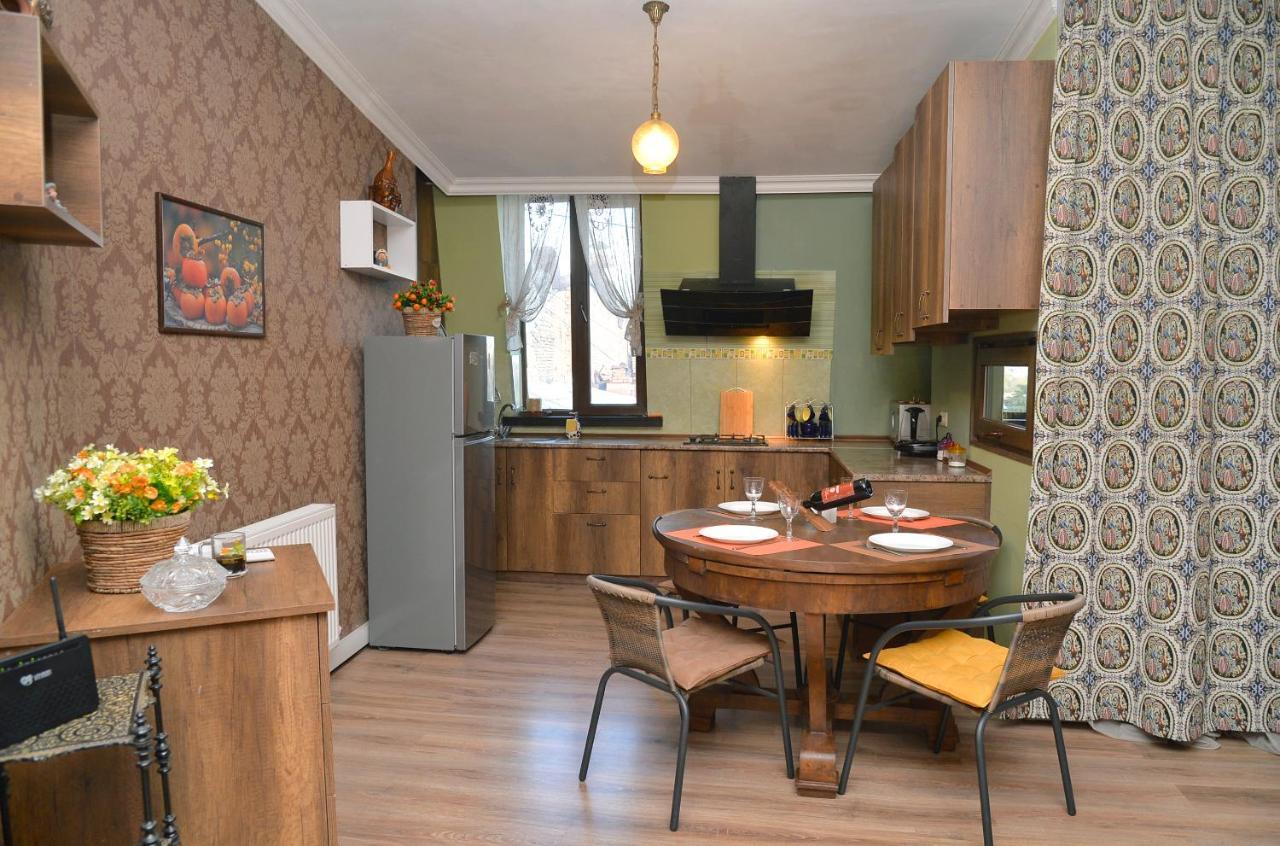 Natia'S Apartment On Dadiani St. Tbilisi Ngoại thất bức ảnh