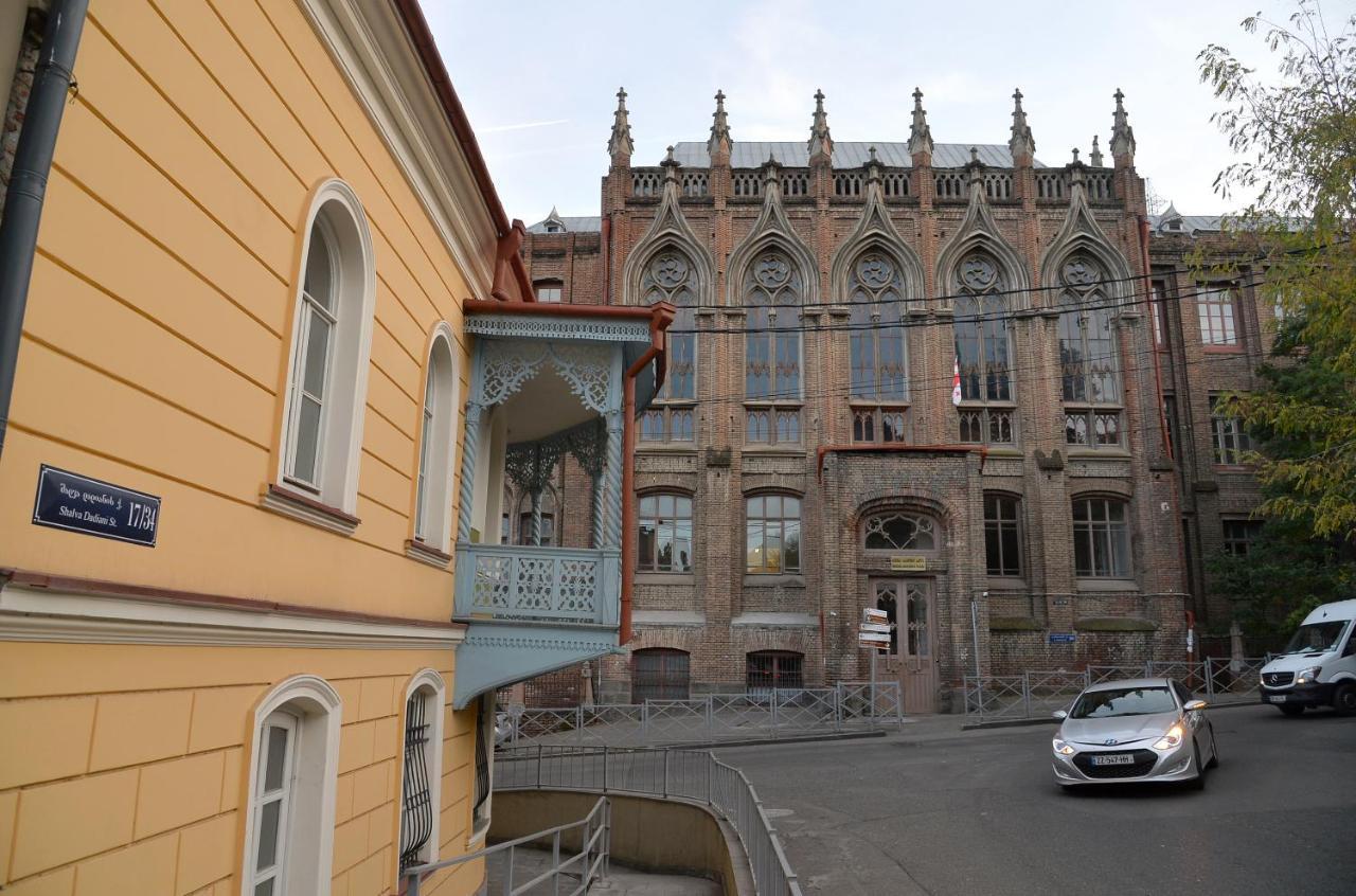 Natia'S Apartment On Dadiani St. Tbilisi Ngoại thất bức ảnh